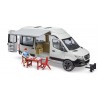 Camping-Car Mercedes avec Campeur et Accessoires